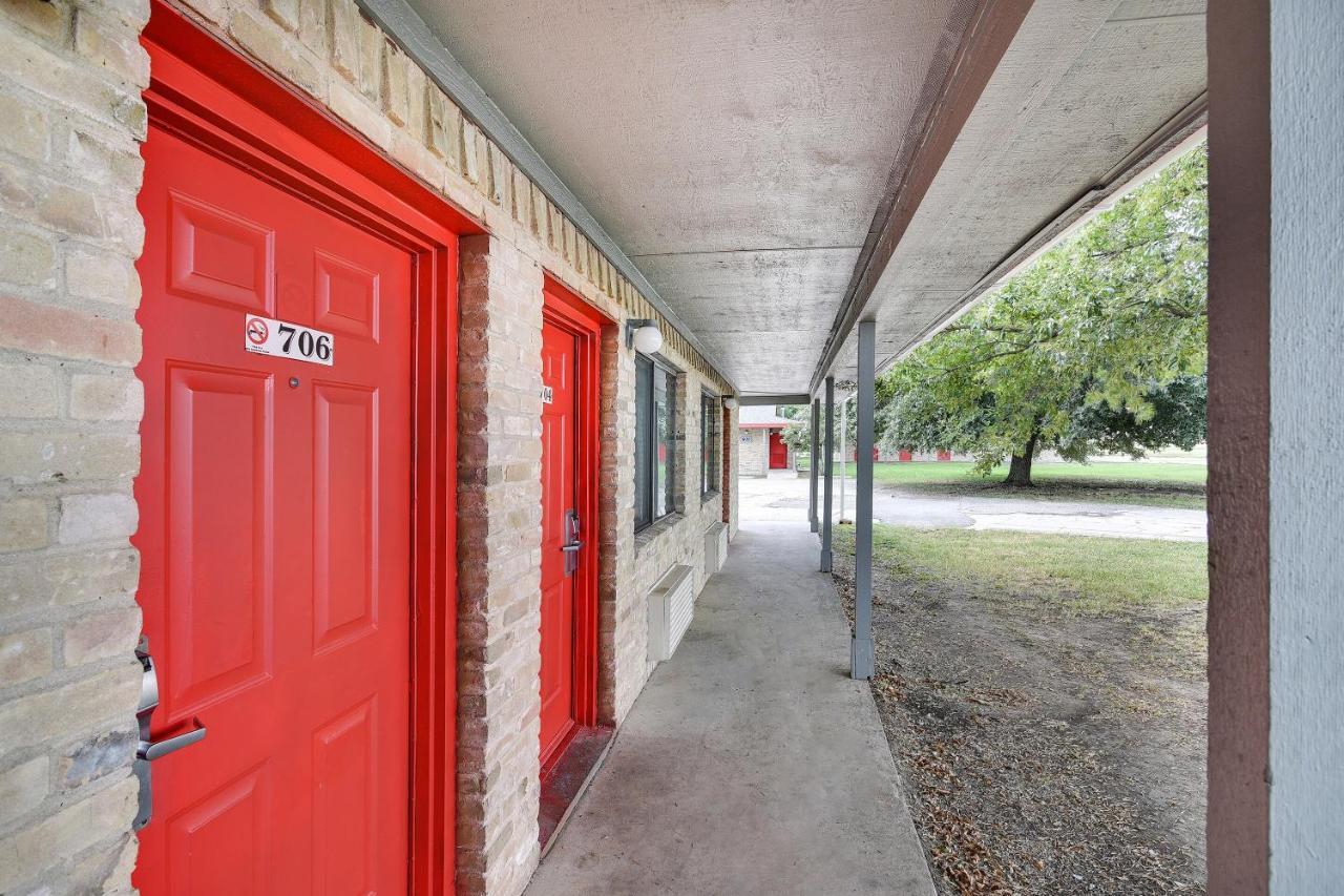 Americas Best Value Inn Lockhart Tx Buitenkant foto