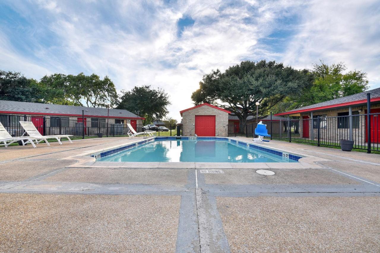 Americas Best Value Inn Lockhart Tx Buitenkant foto