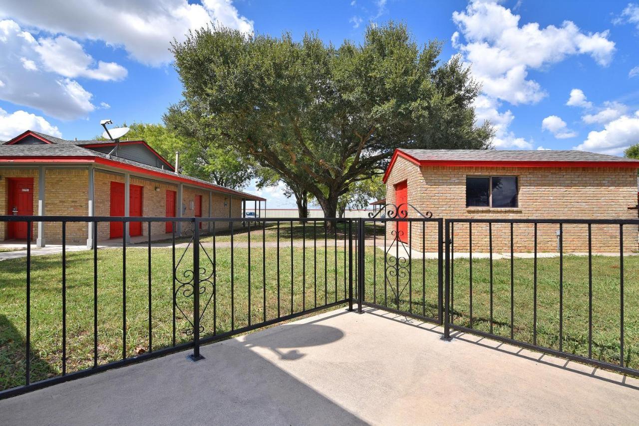 Americas Best Value Inn Lockhart Tx Buitenkant foto