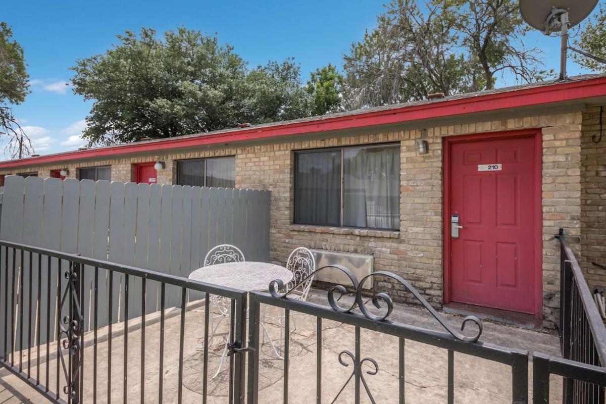 Americas Best Value Inn Lockhart Tx Buitenkant foto