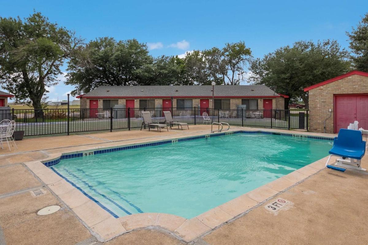 Americas Best Value Inn Lockhart Tx Buitenkant foto
